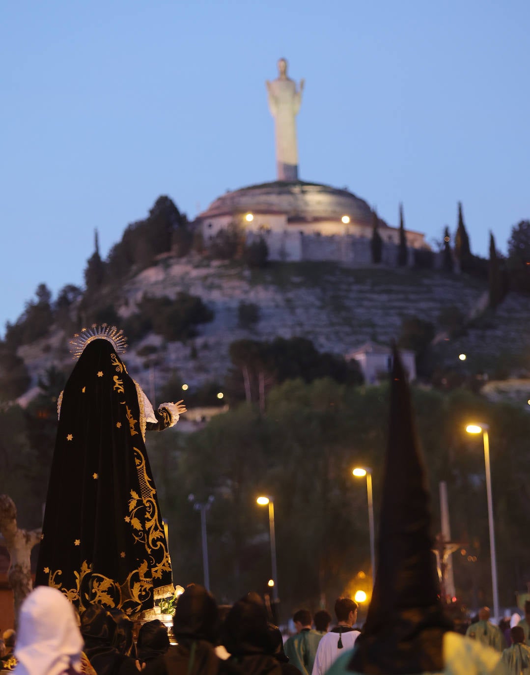 El Santo Rosario del Dolor sube hasta el Cristo del Otero