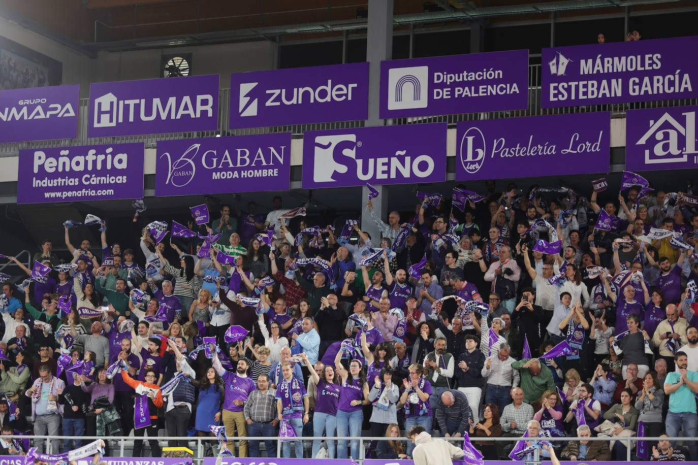 Así animó la afición palentina al Zunder ante el Real Madrid