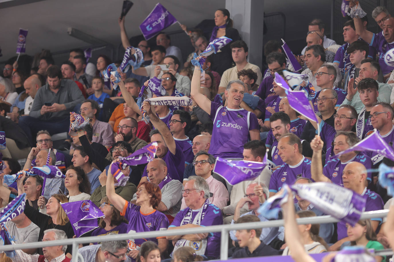 Así animó la afición palentina al Zunder ante el Real Madrid