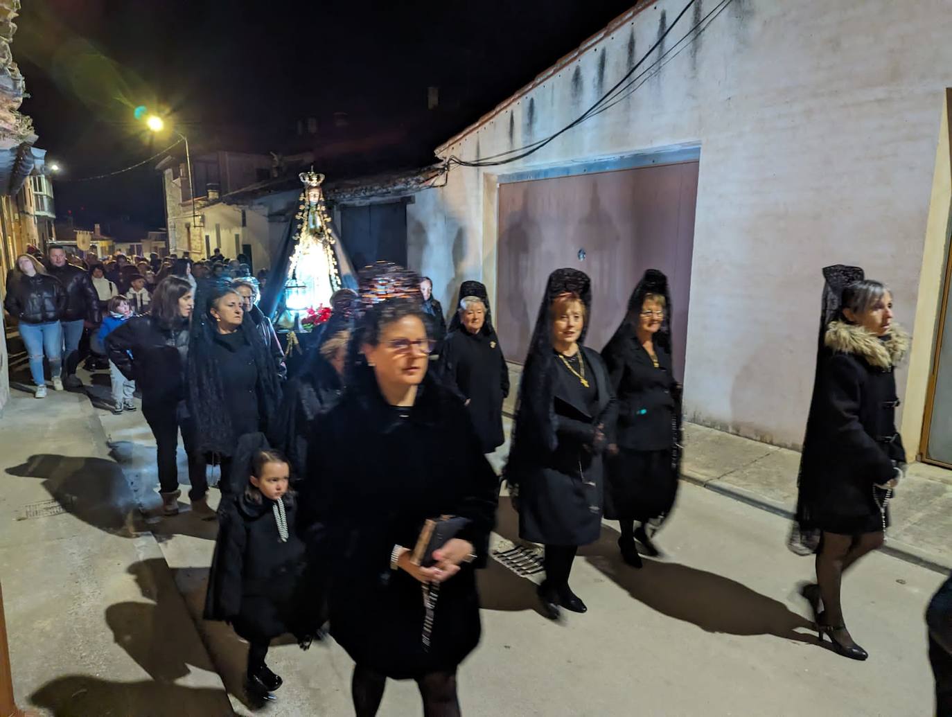 Las imágenes de la procesión del Rosario de Dolor en Torrelobatón