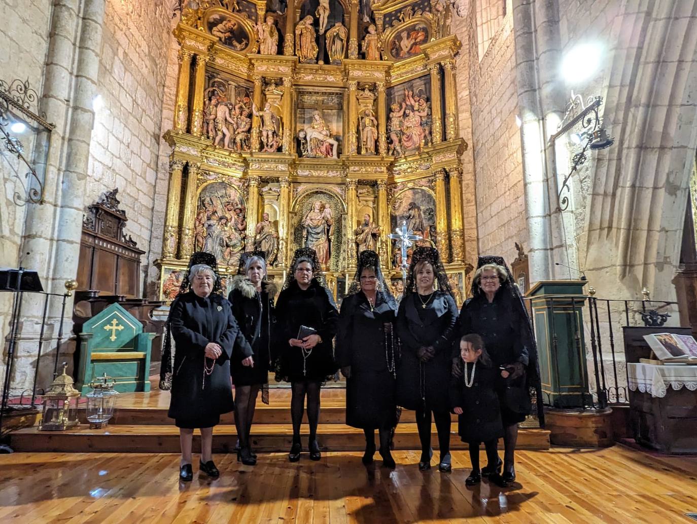 Las imágenes de la procesión del Rosario de Dolor en Torrelobatón