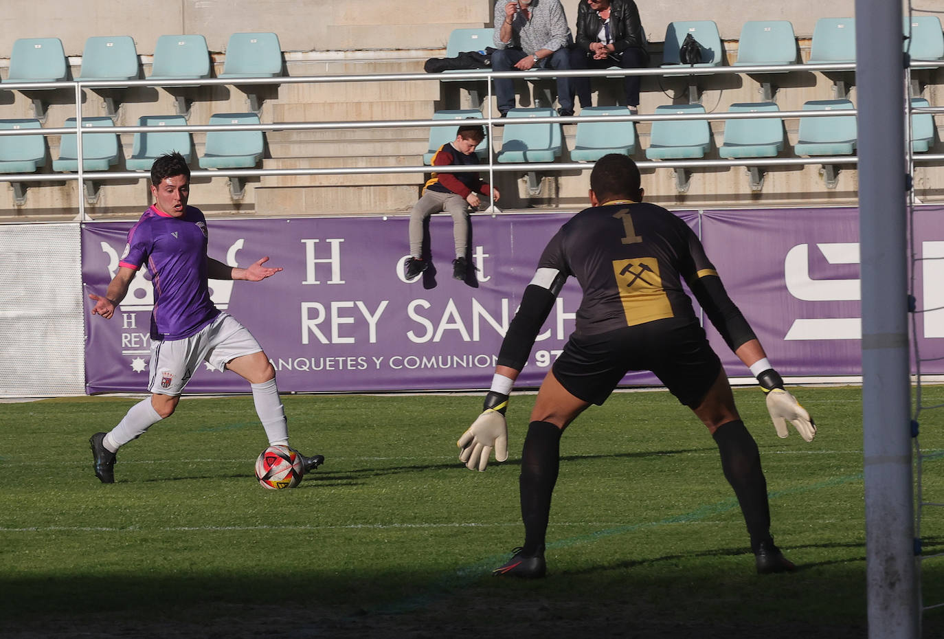 El Palencia CF se impone por la mínima al Bembibre