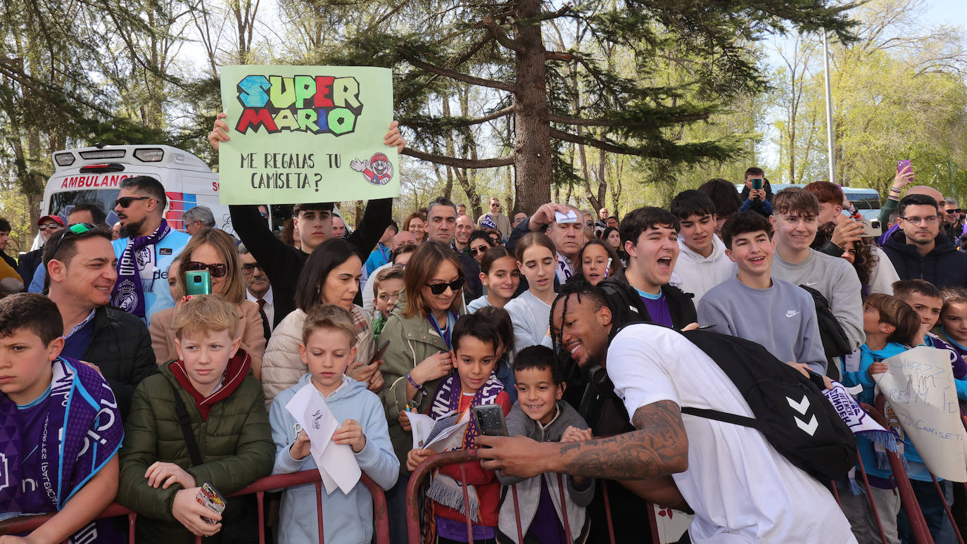 La afición palentina se despide de los jugadores del Real Madrid