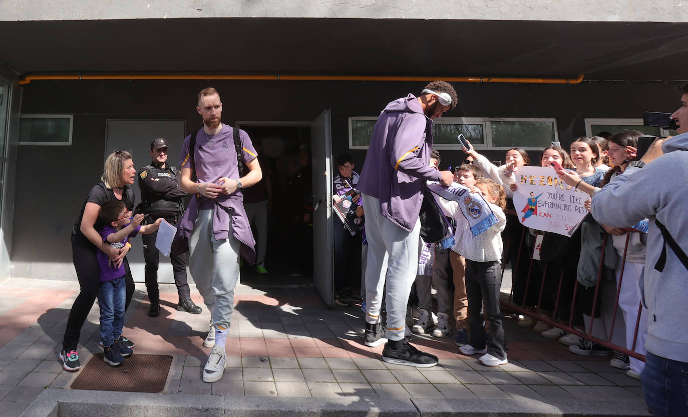 La afición palentina se despide de los jugadores del Real Madrid