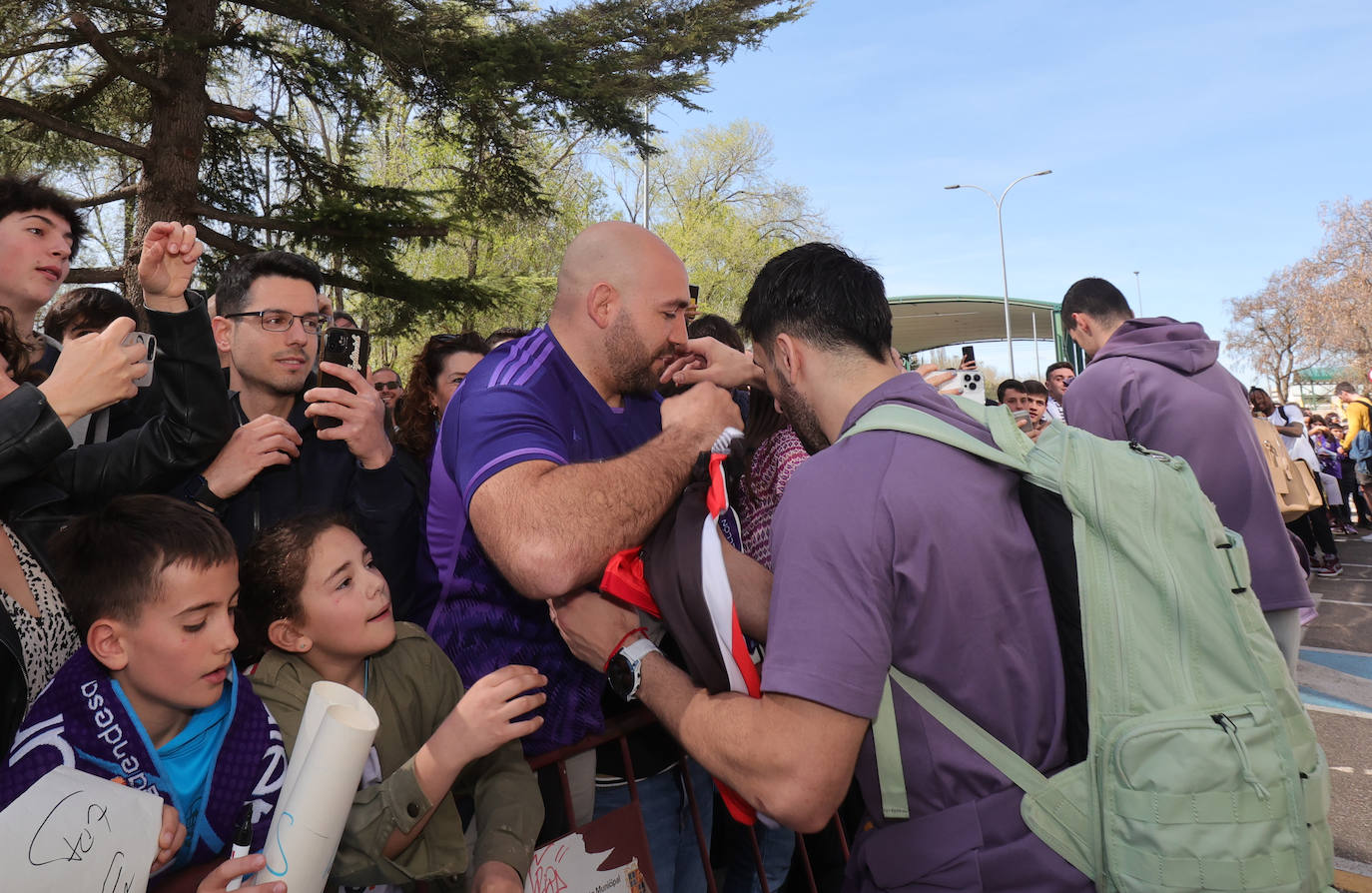 La afición palentina se despide de los jugadores del Real Madrid