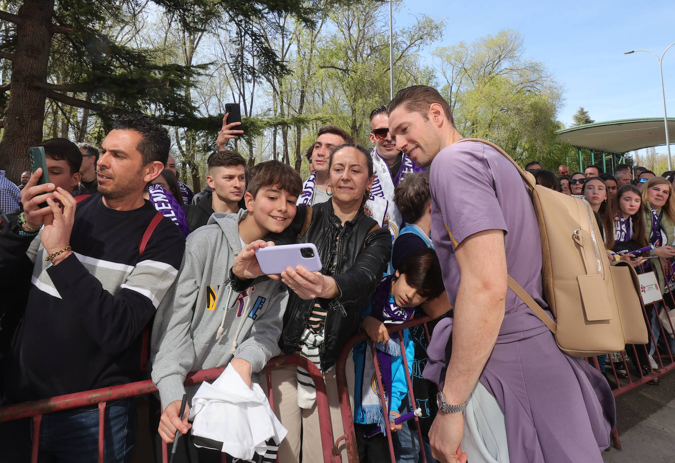 La afición palentina se despide de los jugadores del Real Madrid