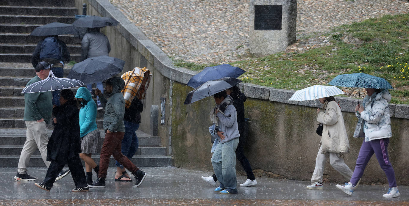 La primera tormenta de la primavera en Segovia, en imágenes