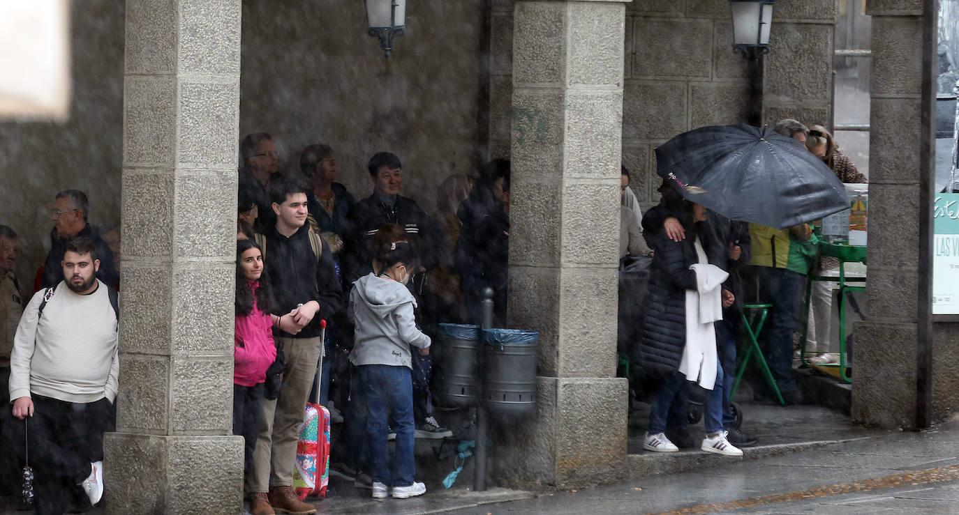 La primera tormenta de la primavera en Segovia, en imágenes