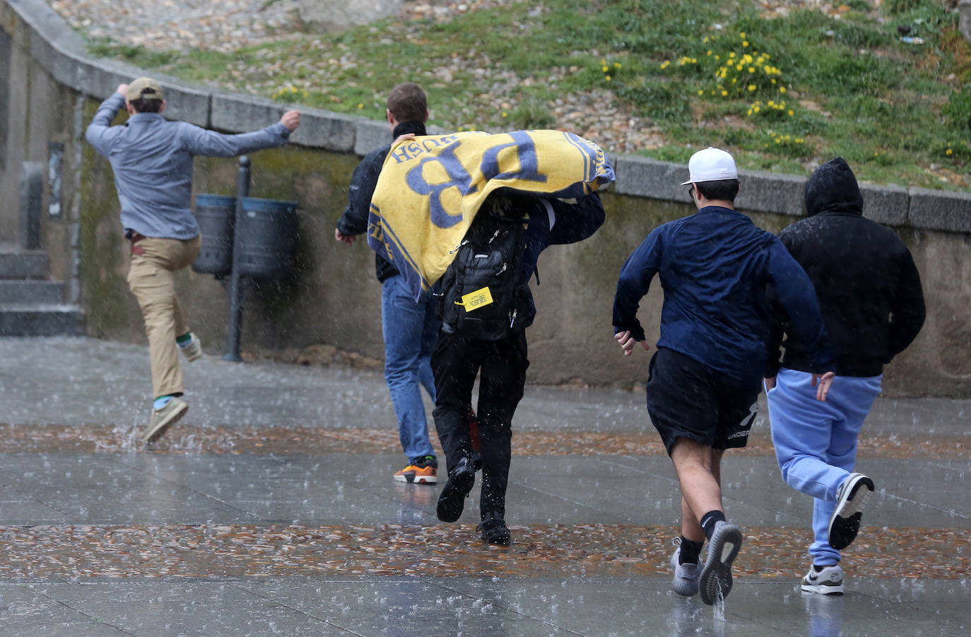 La primera tormenta de la primavera en Segovia, en imágenes