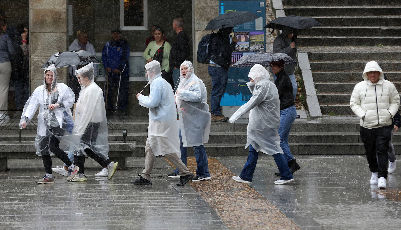 La primera tormenta de la primavera en Segovia, en imágenes