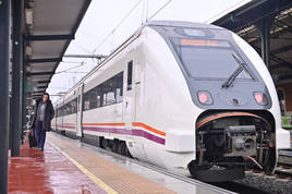 Tren en la estación Campo Grande de Valladolid.
