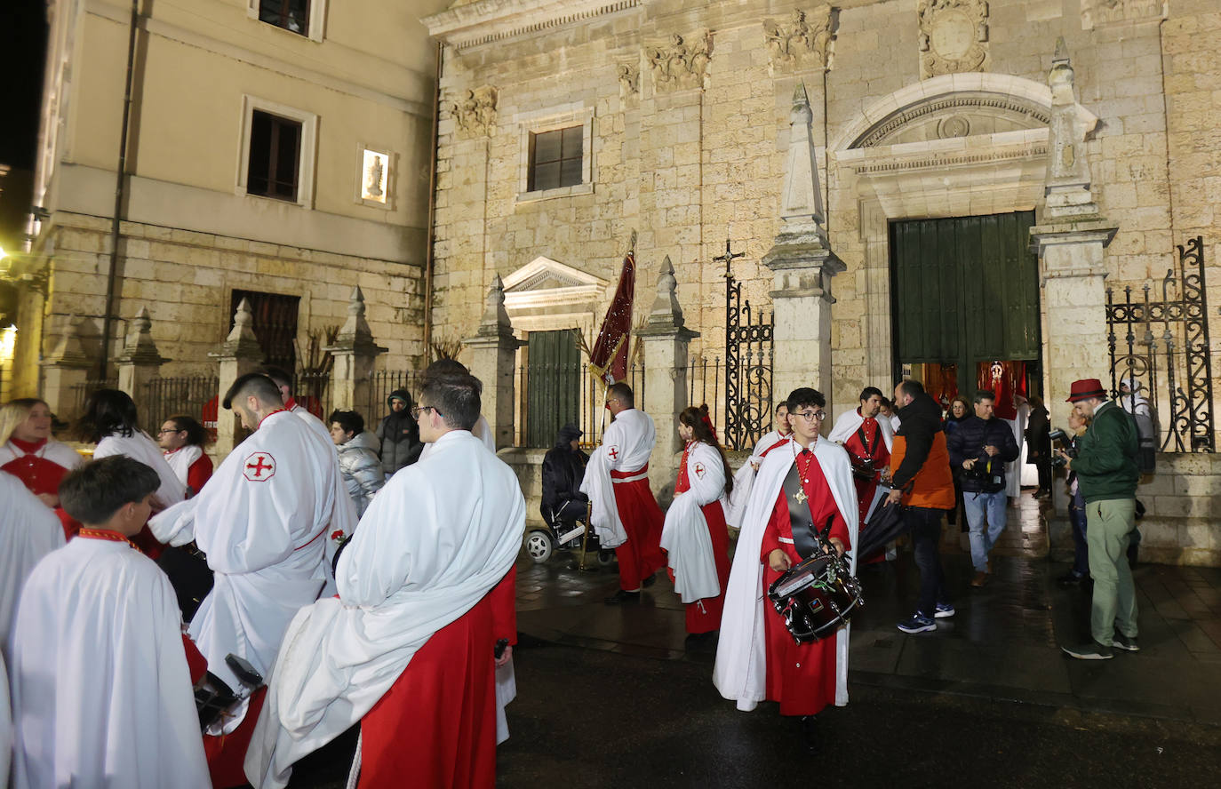 La lluvia desluce la celebración del Miércoles Santo