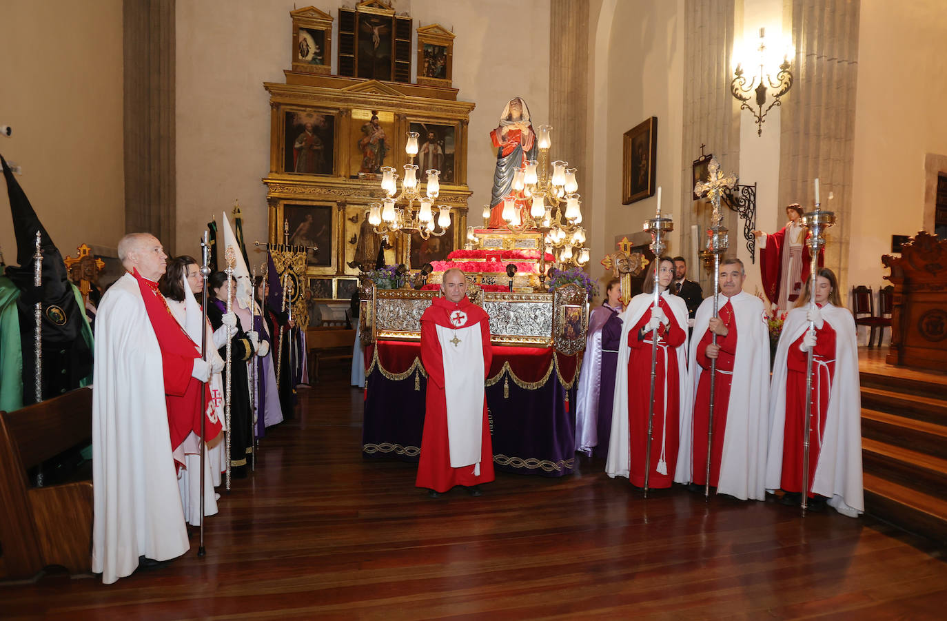 La lluvia desluce la celebración del Miércoles Santo