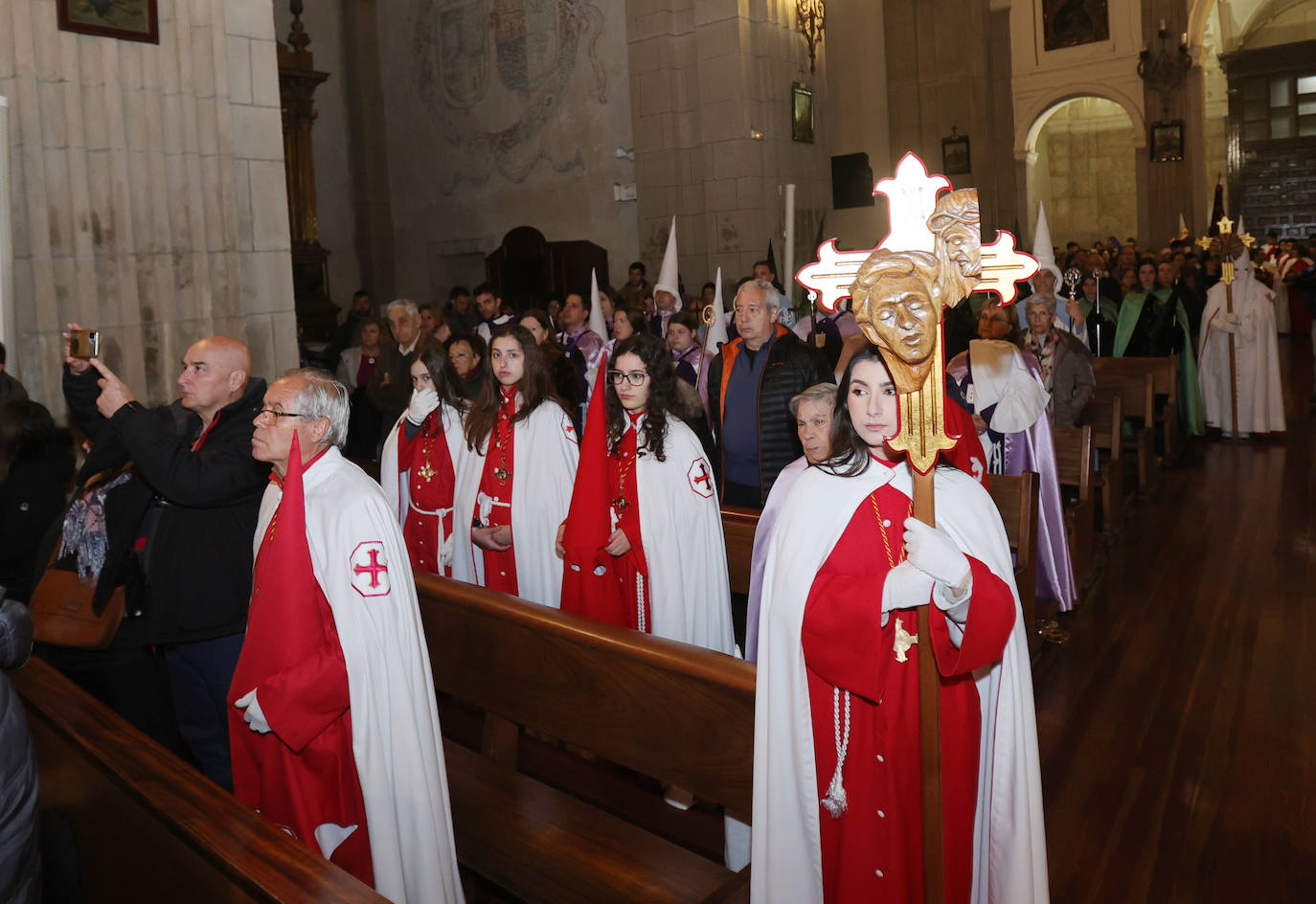 La lluvia desluce la celebración del Miércoles Santo