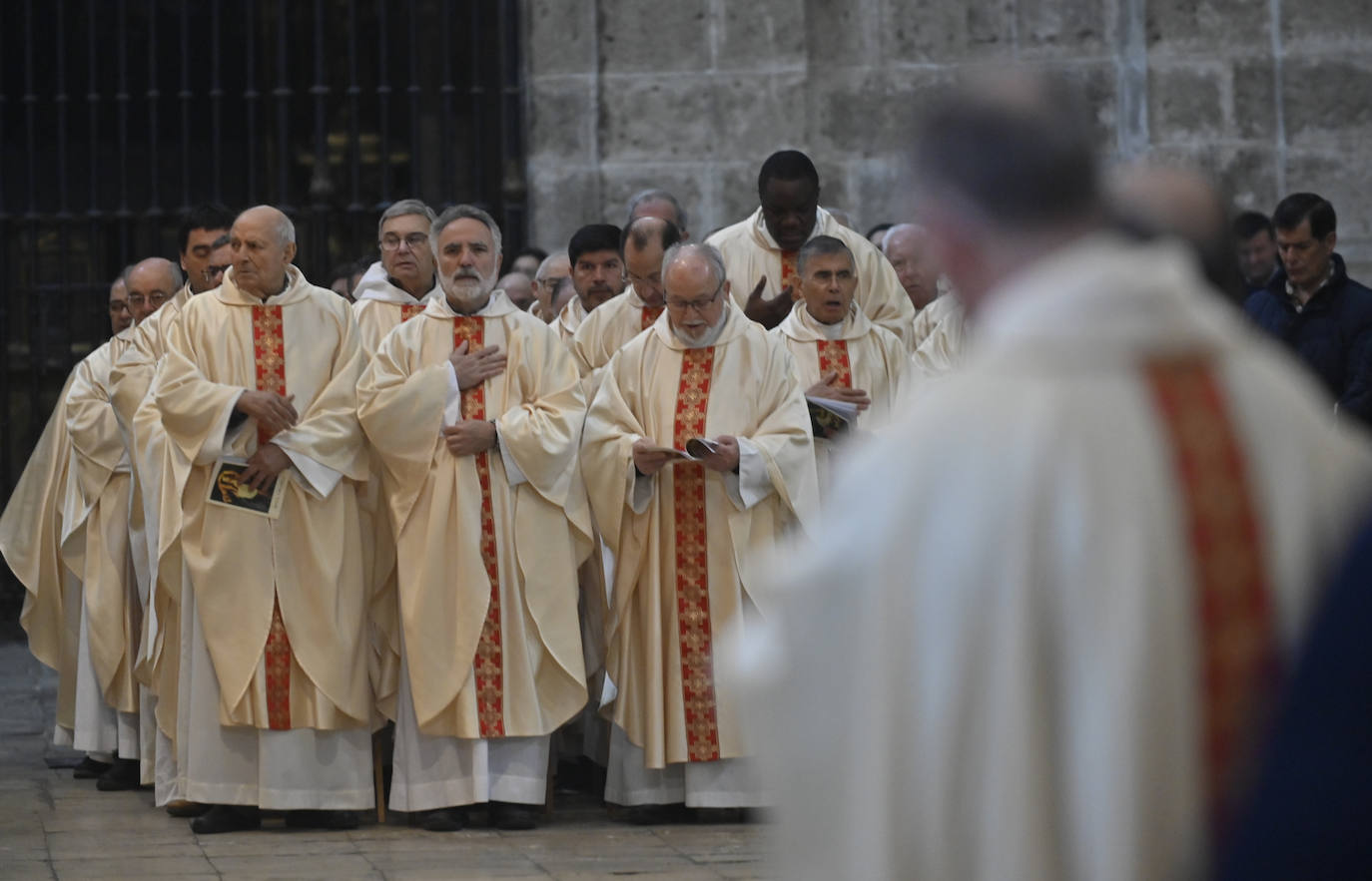 Las imágenes de la misa crismal de Jueves Santo en Valladolid