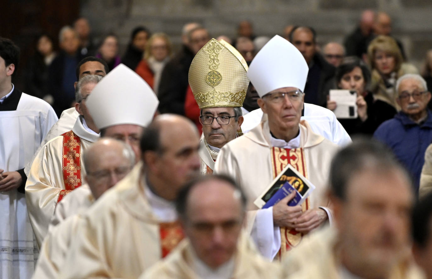 Las imágenes de la misa crismal de Jueves Santo en Valladolid