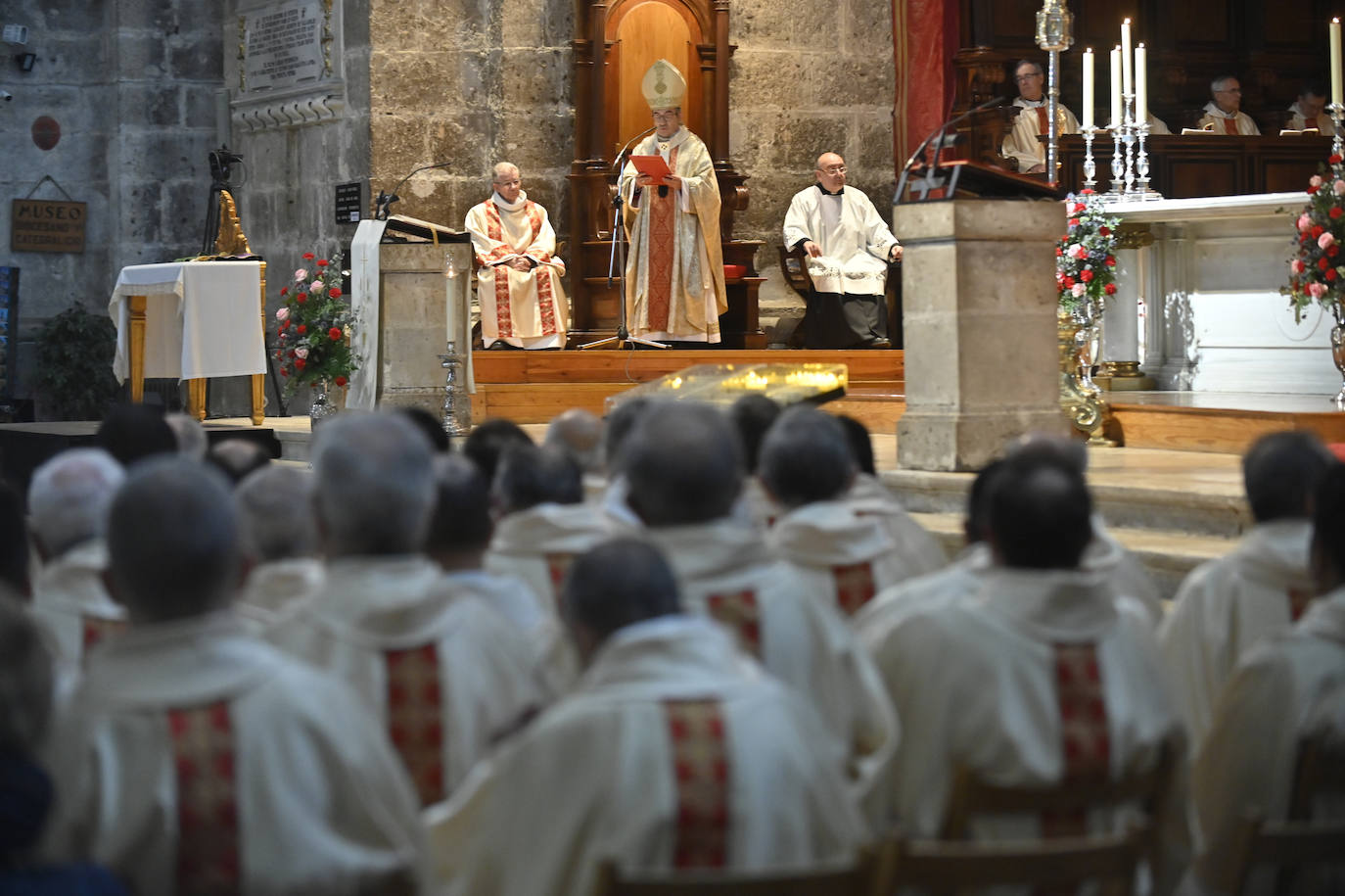 Las imágenes de la misa crismal de Jueves Santo en Valladolid