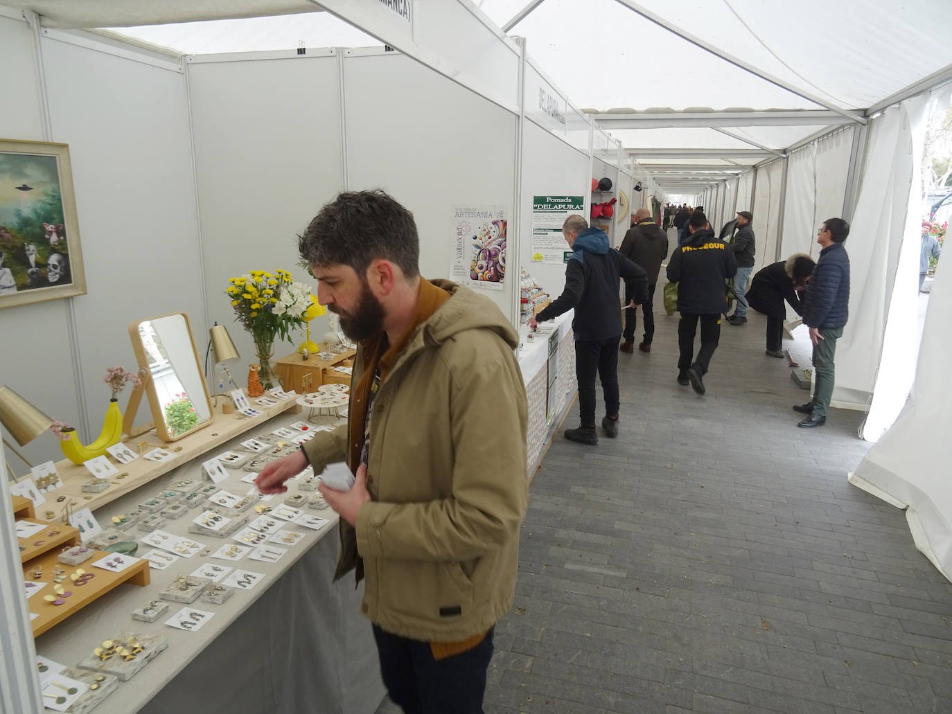 Así ha quedado la Feria de Artesanía tras el fuerte vendaval