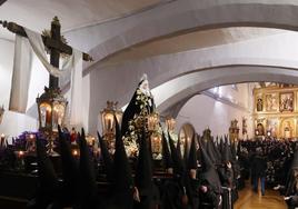 Interior de la Iglesia de Santa Isabel de Hungría desde donde procesiona la Cofradia de la Orden Franciscana Seglar la Santa Cruz Desnuda.