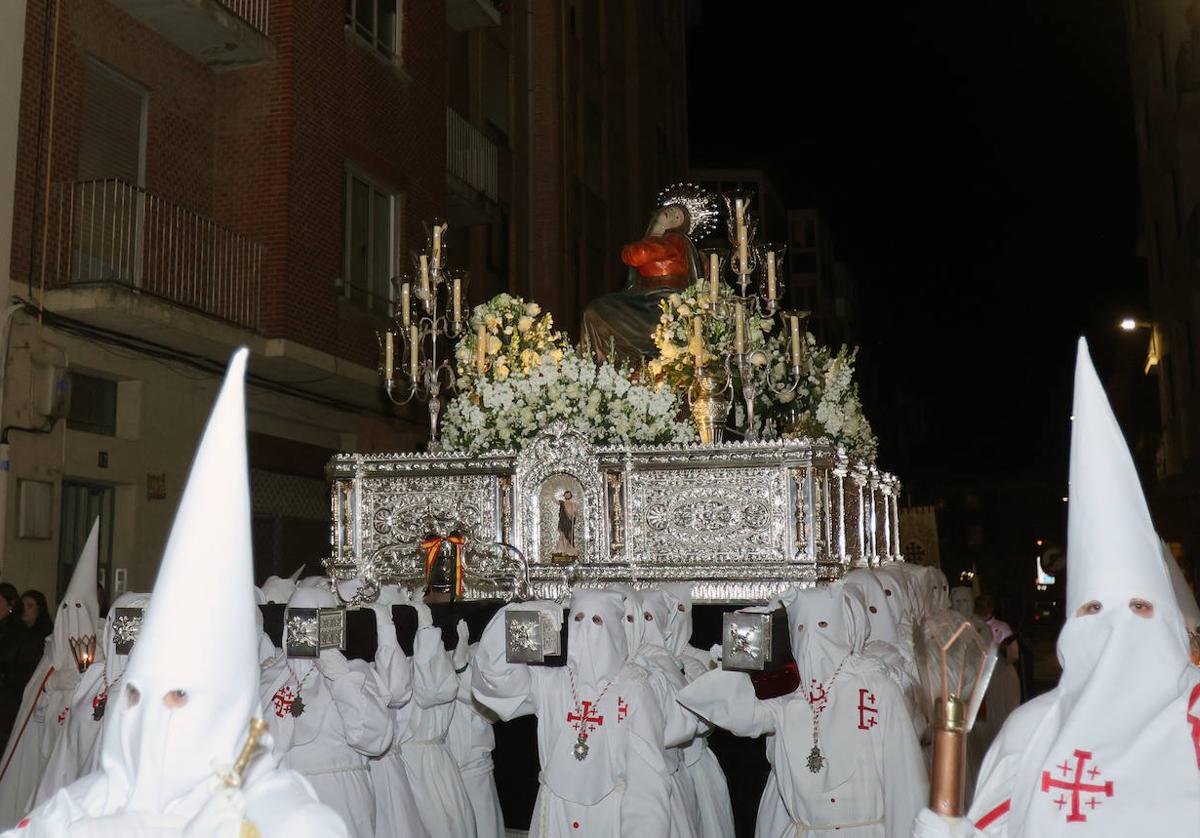 La Quinta Angustia peregrina en la madrugada de Palencia