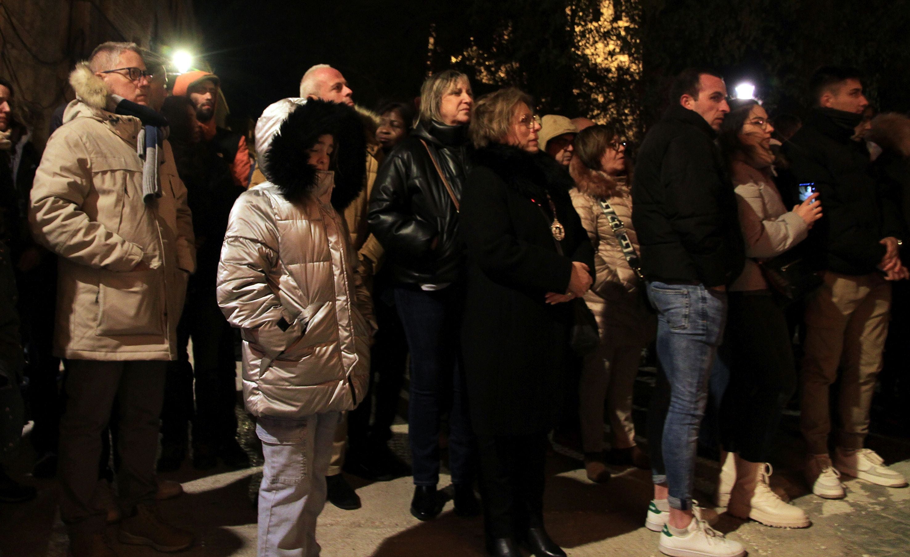 La lluvia condiciona el Vía Crucis de San Andrés