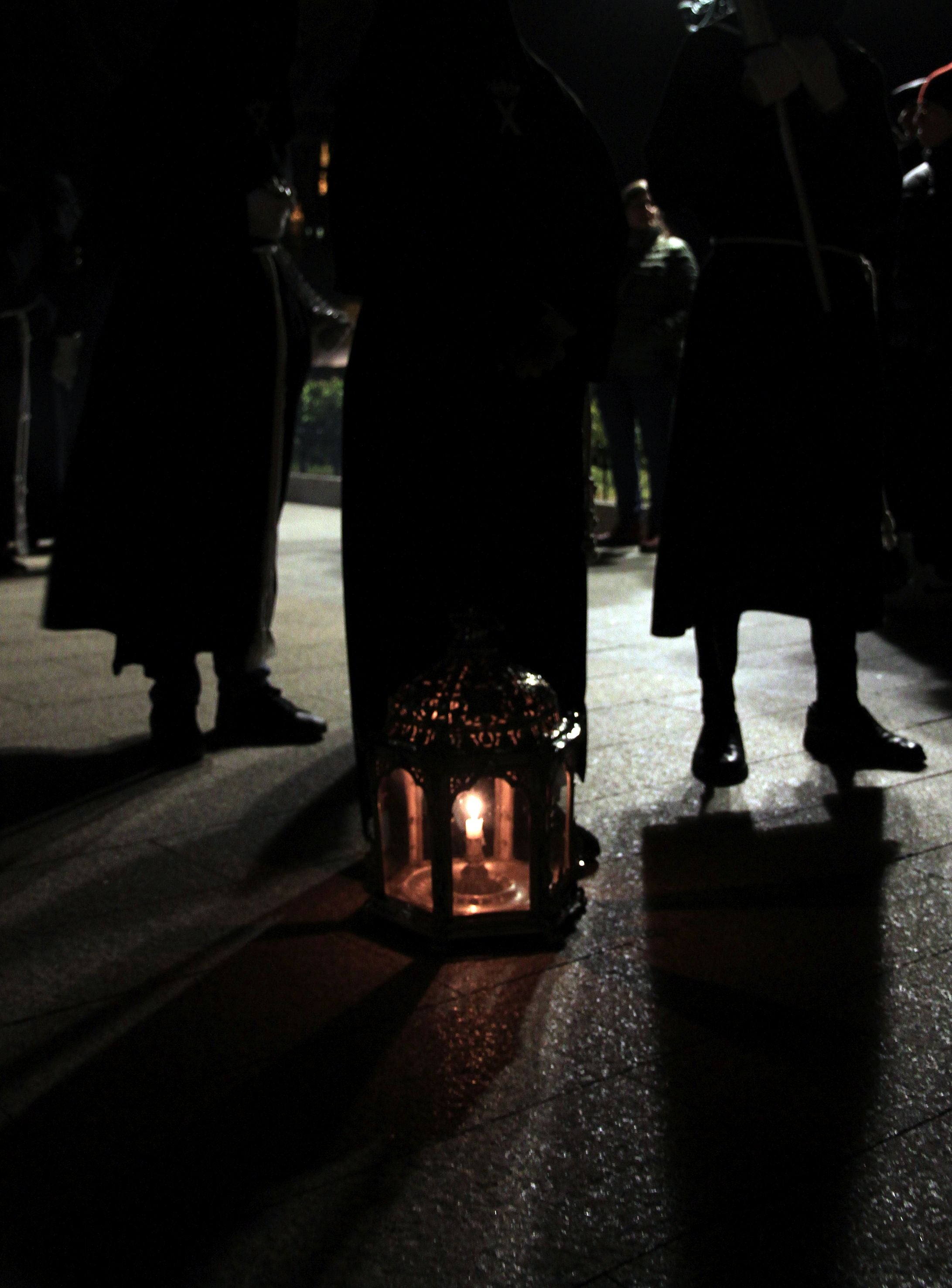 La lluvia condiciona el Vía Crucis de San Andrés