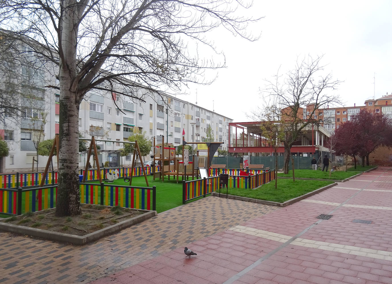 Las imágenes de la plaza del colegio San Juan de la Cruz en La Rondilla