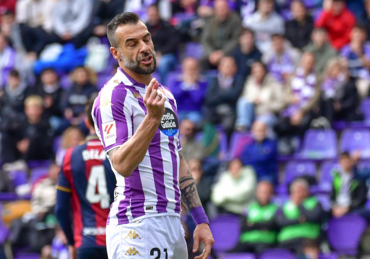 Las imágenes del partido entre el Real Valladolid y el Levante