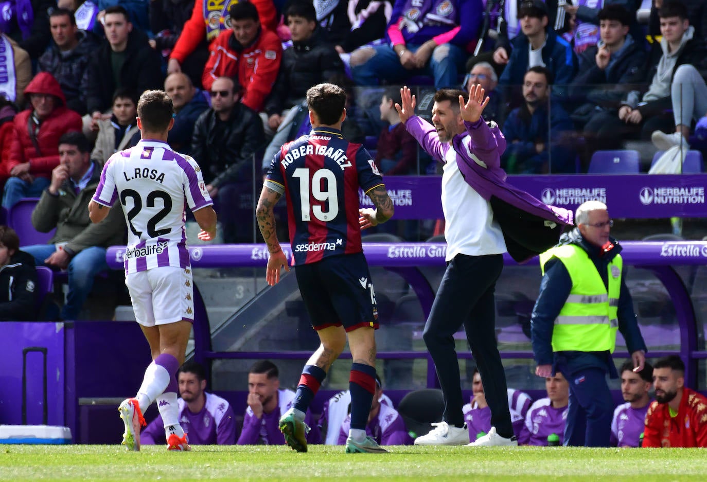 Las imágenes del partido entre el Real Valladolid y el Levante