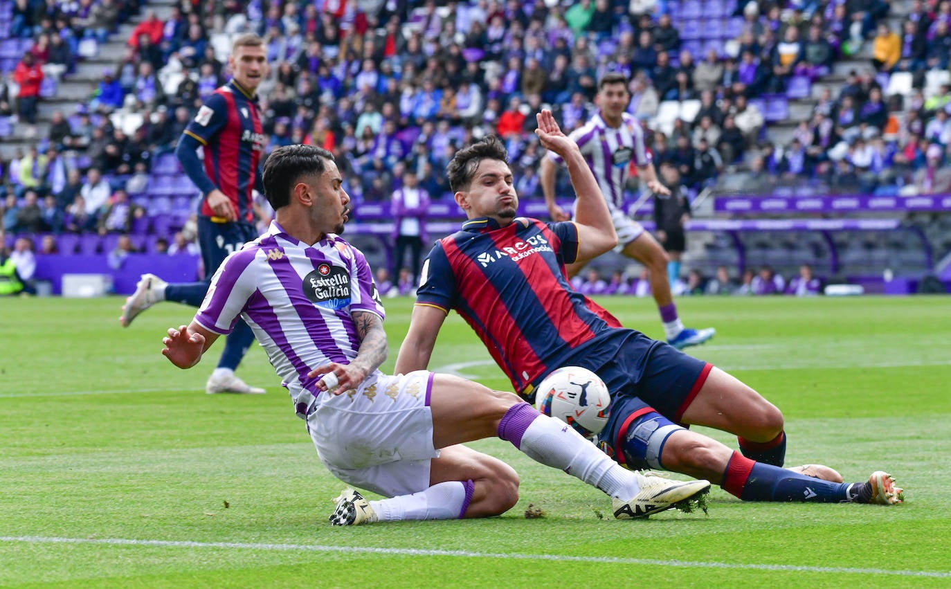 Las imágenes del partido entre el Real Valladolid y el Levante