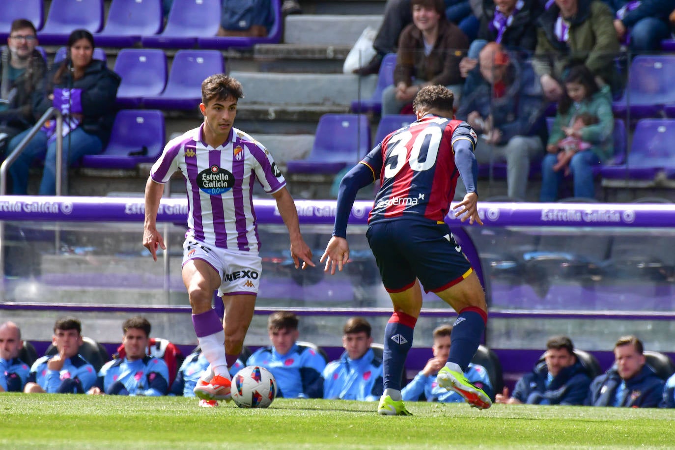 Las imágenes del partido entre el Real Valladolid y el Levante