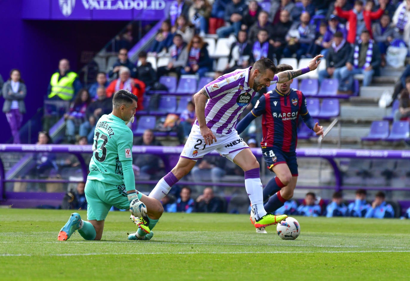 Las imágenes del partido entre el Real Valladolid y el Levante