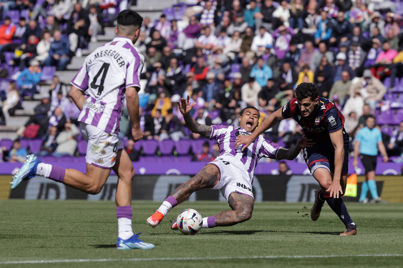 Las imágenes del partido entre el Real Valladolid y el Levante