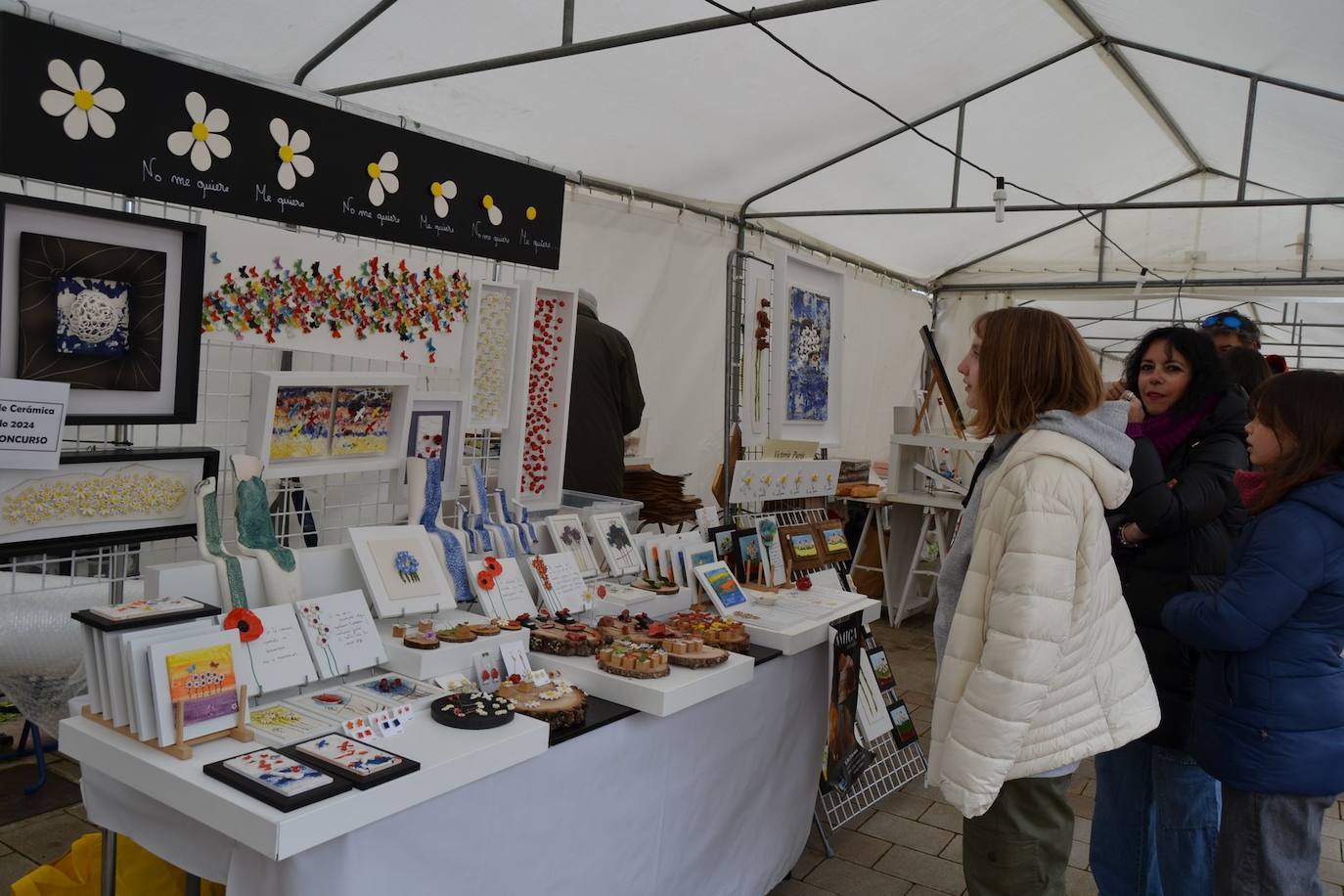 La artesanía del barro se exhibe en Astudillo