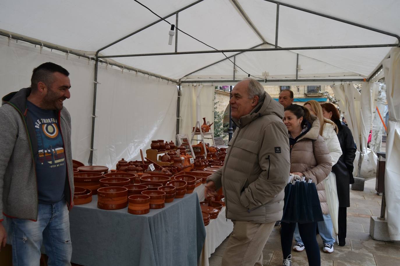 La artesanía del barro se exhibe en Astudillo