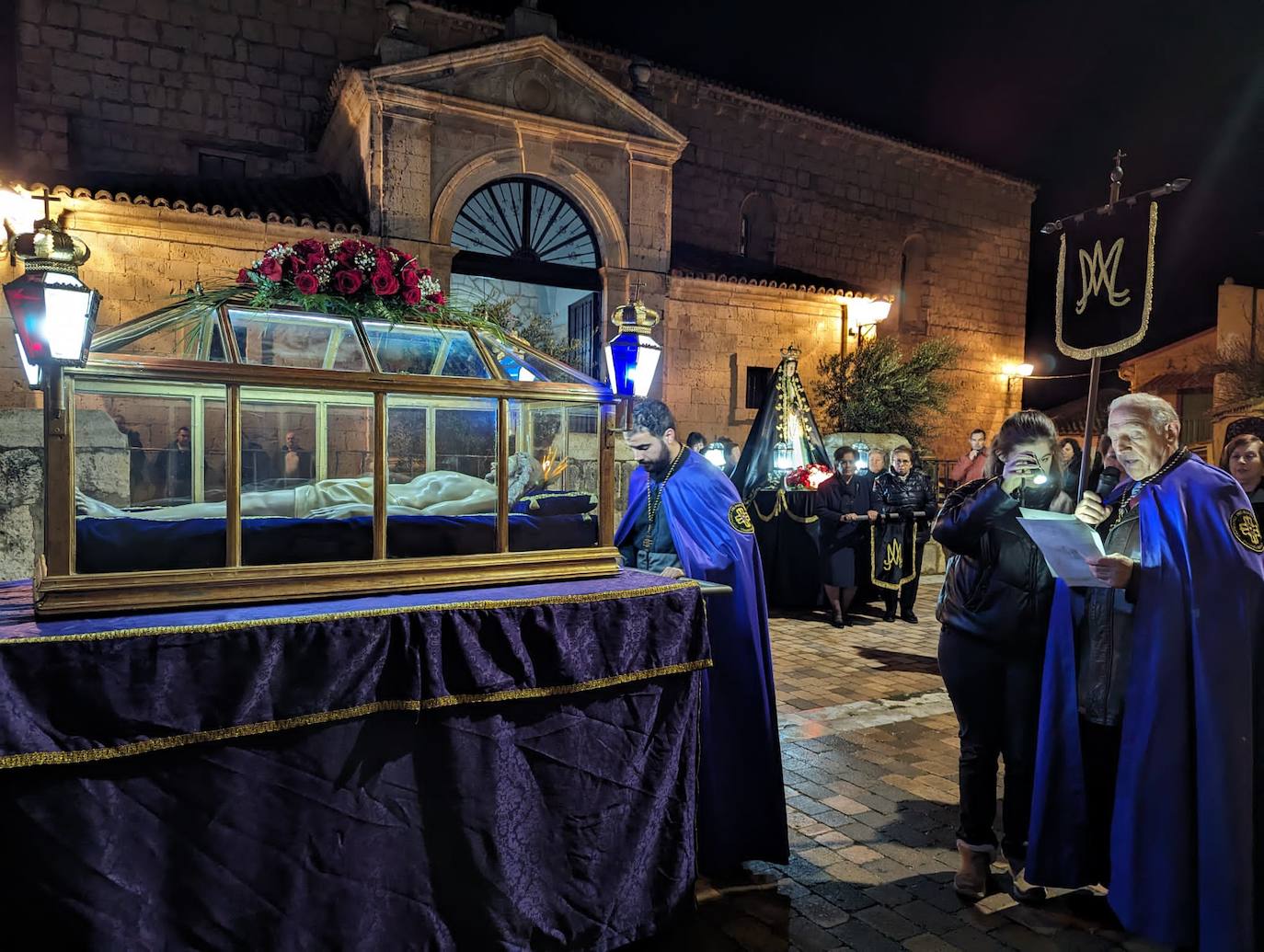 La lluvia da tregua a la procesión del Santo Entierro de Torrelobatón