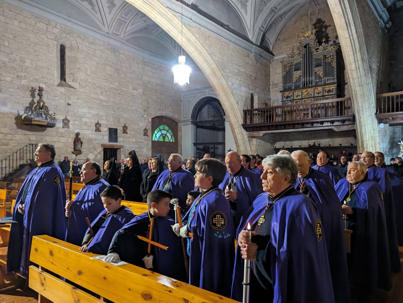 La lluvia da tregua a la procesión del Santo Entierro de Torrelobatón