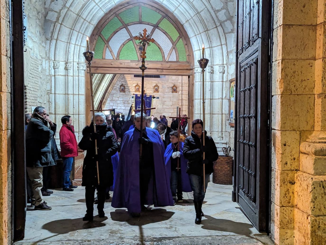 La lluvia da tregua a la procesión del Santo Entierro de Torrelobatón