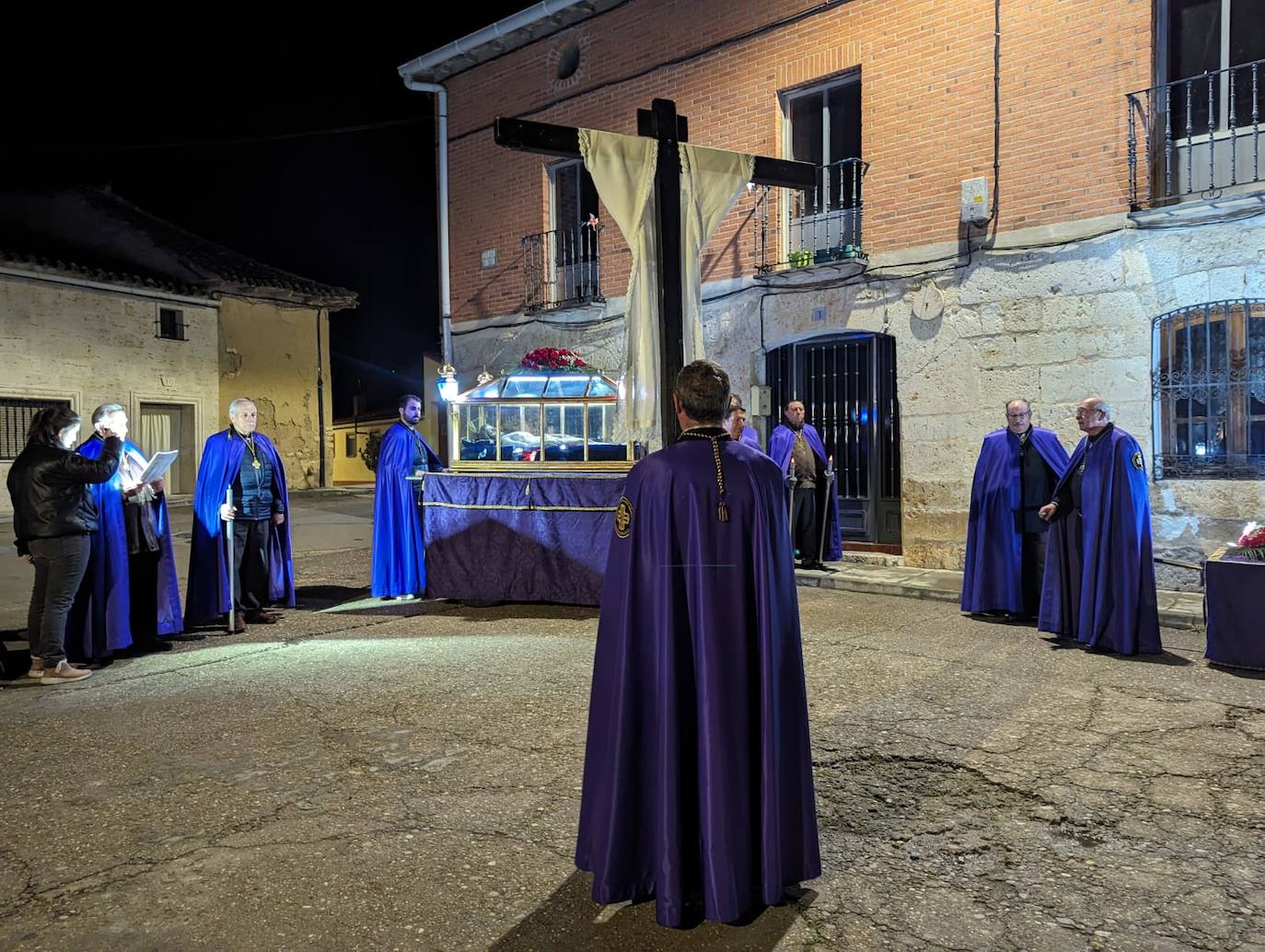 La lluvia da tregua a la procesión del Santo Entierro de Torrelobatón