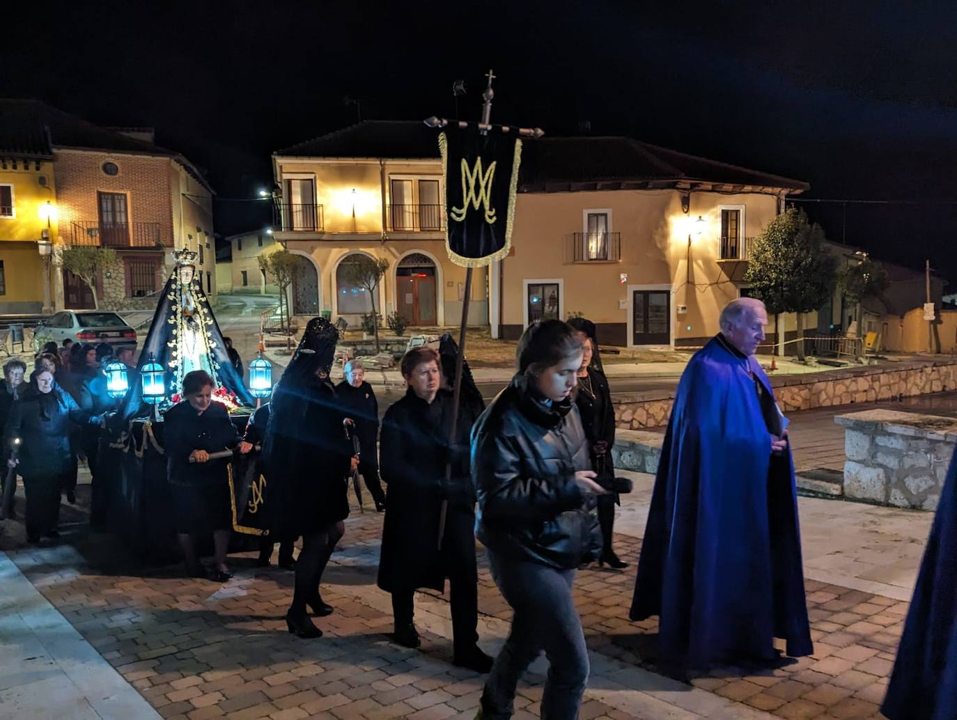 La lluvia da tregua a la procesión del Santo Entierro de Torrelobatón