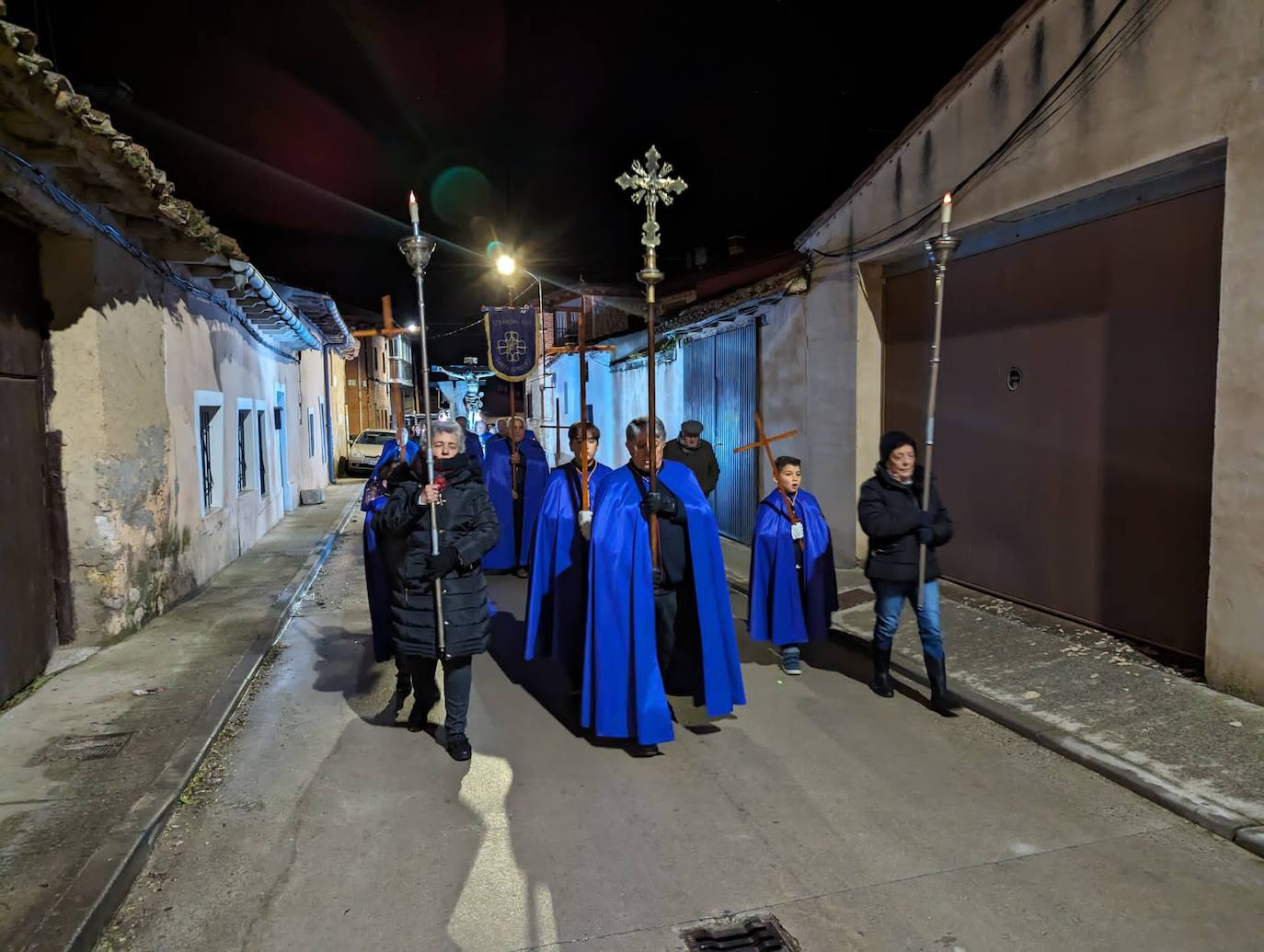 La lluvia da tregua a la procesión del Santo Entierro de Torrelobatón