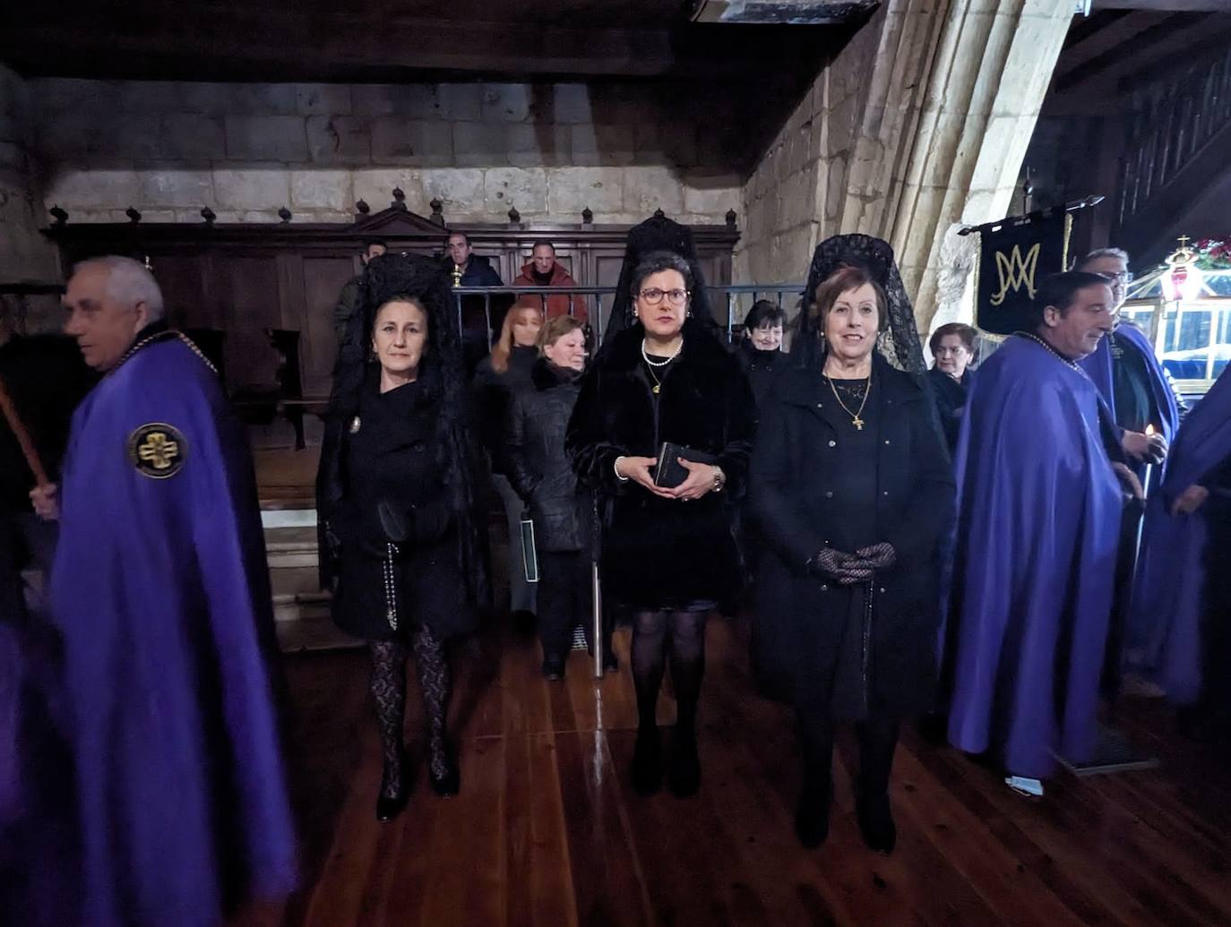 La lluvia da tregua a la procesión del Santo Entierro de Torrelobatón