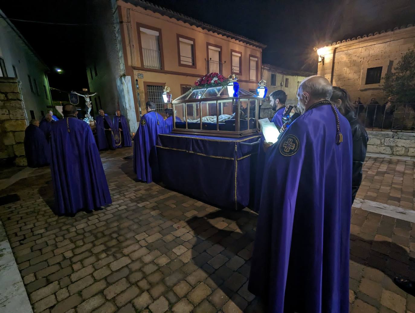 La lluvia da tregua a la procesión del Santo Entierro de Torrelobatón