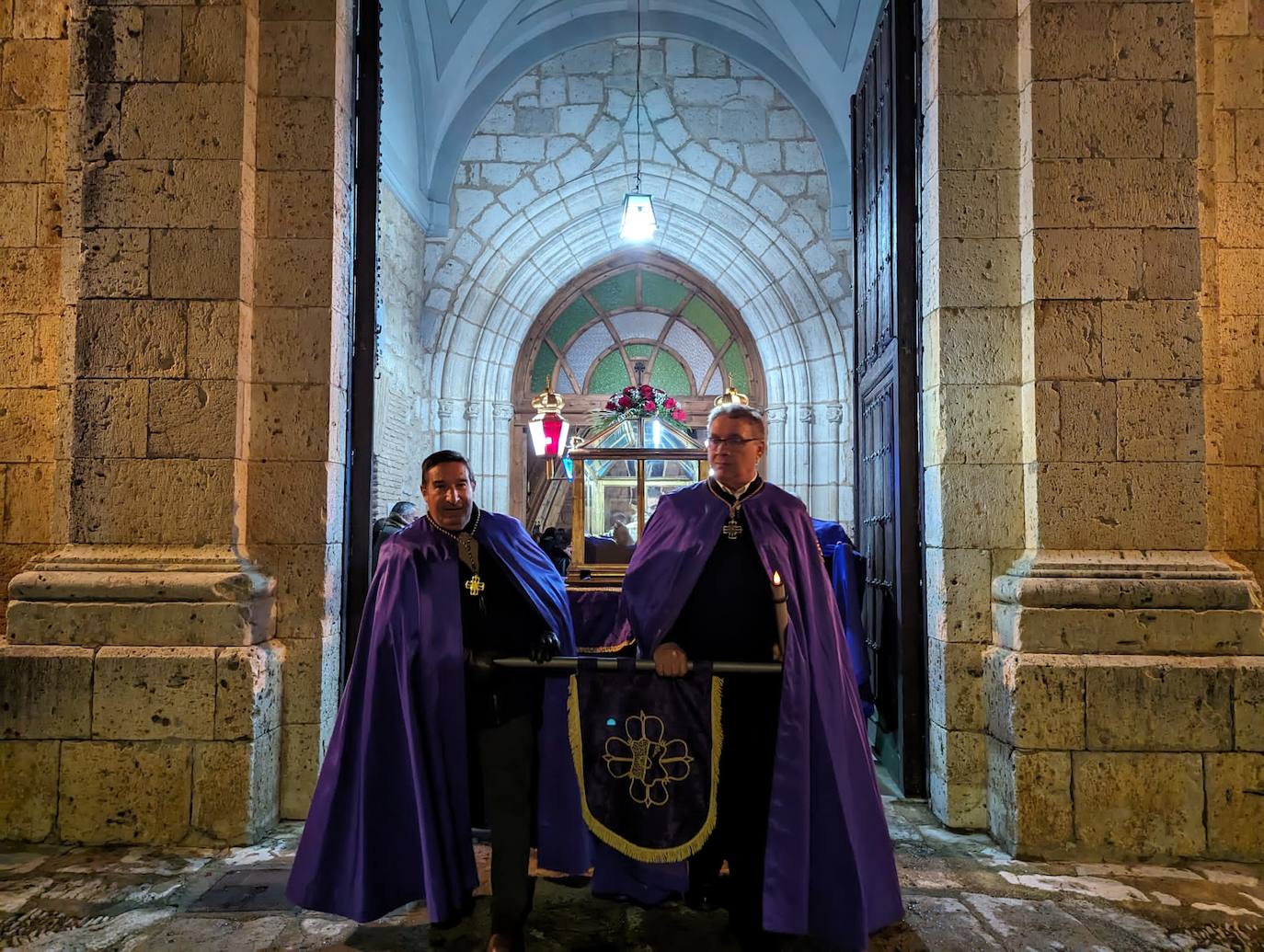 La lluvia da tregua a la procesión del Santo Entierro de Torrelobatón