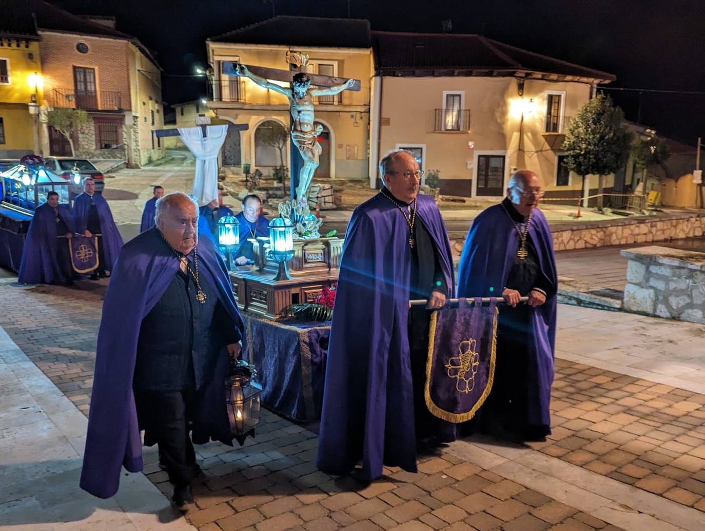 La lluvia da tregua a la procesión del Santo Entierro de Torrelobatón