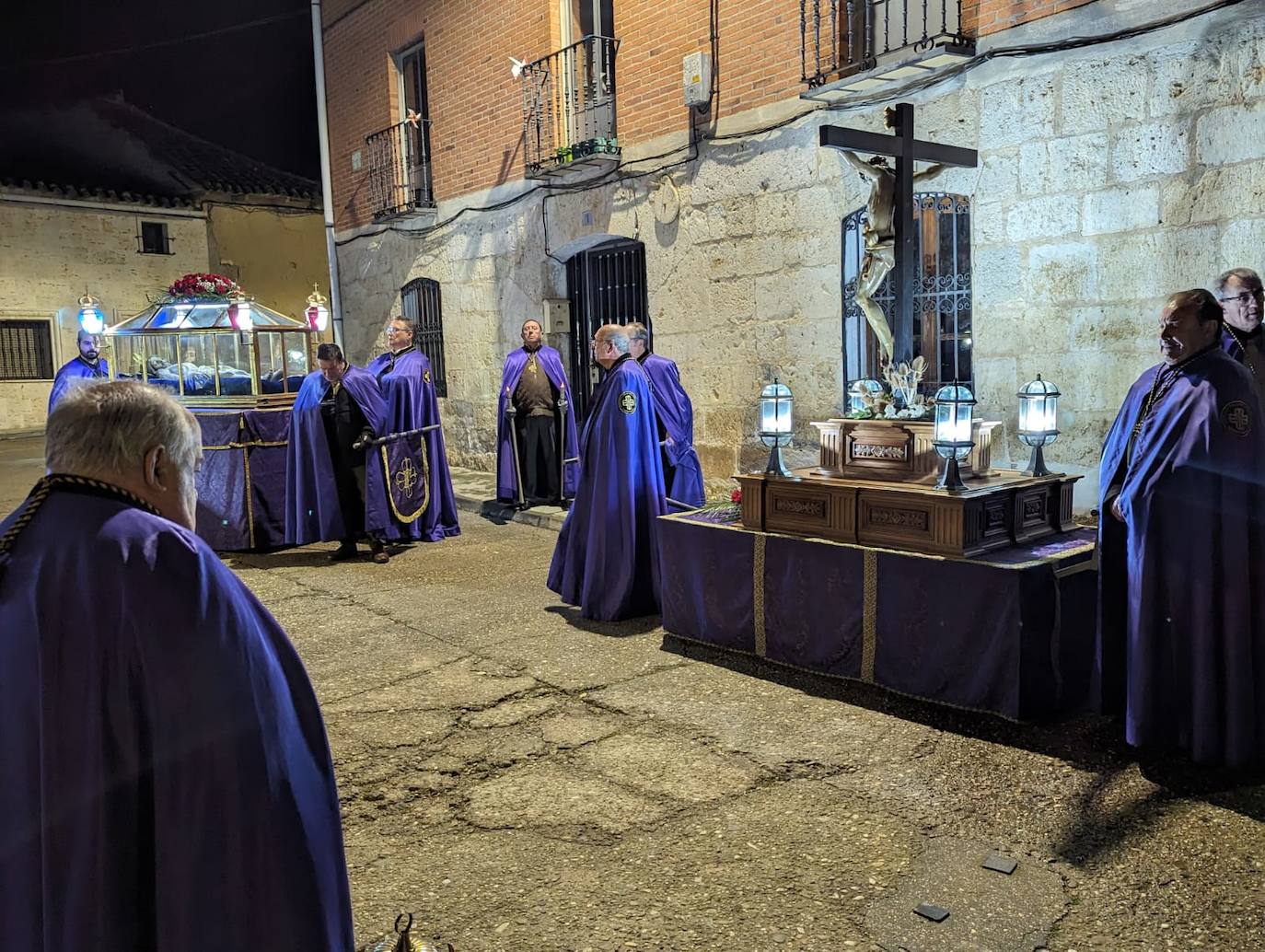 La lluvia da tregua a la procesión del Santo Entierro de Torrelobatón