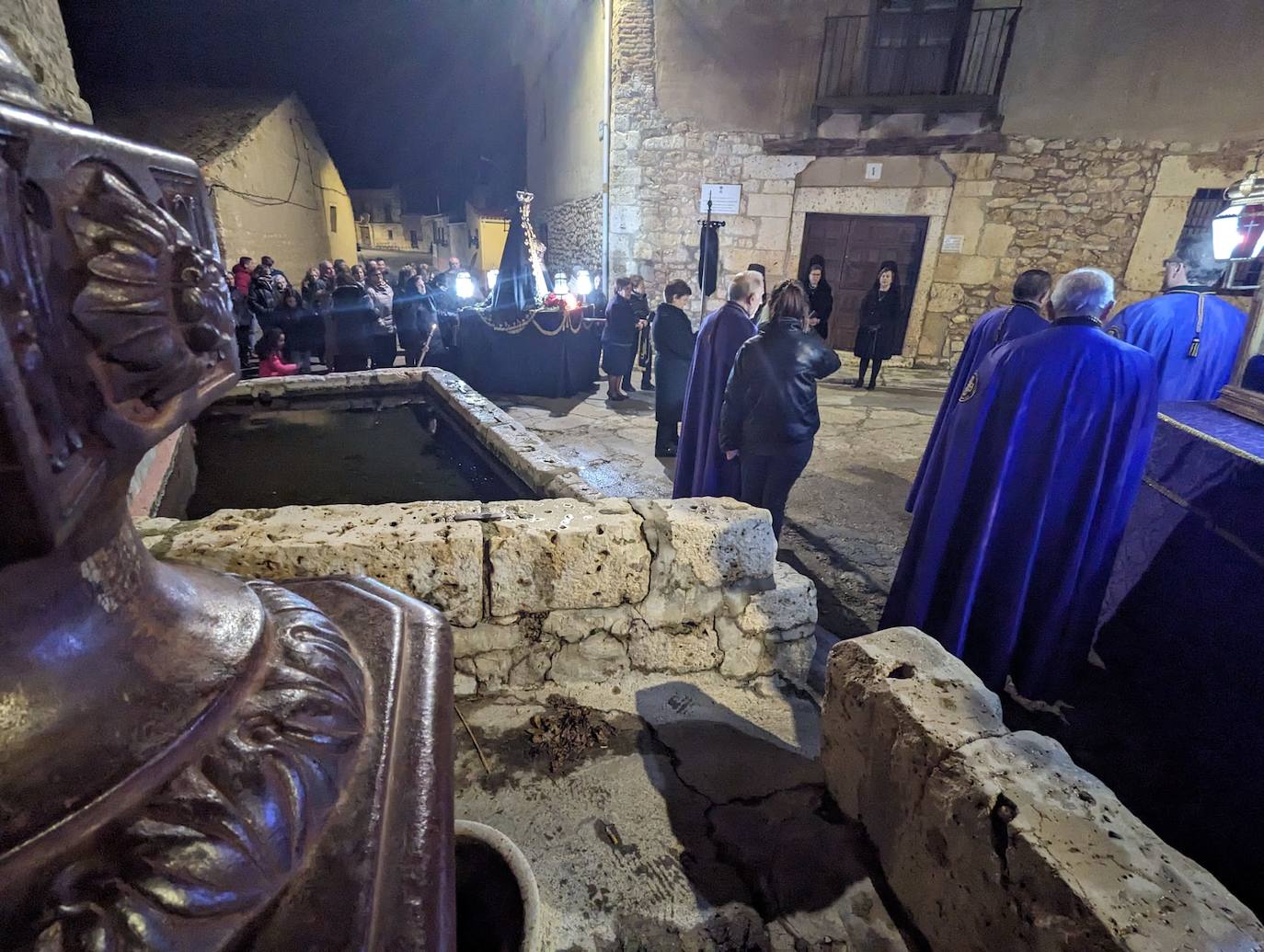 La lluvia da tregua a la procesión del Santo Entierro de Torrelobatón