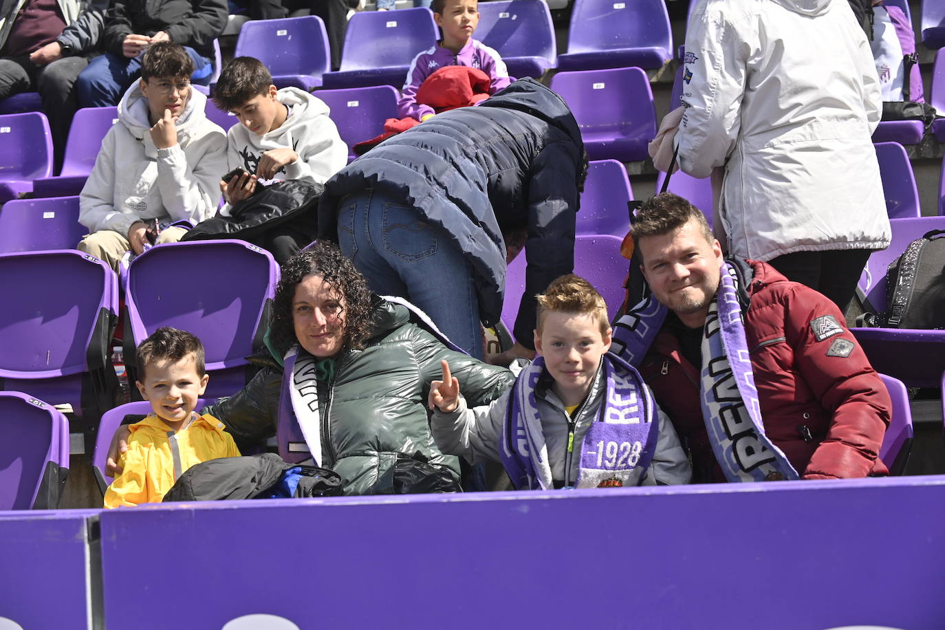 Búscate en la grada del estadio José Zorrilla (3/4)