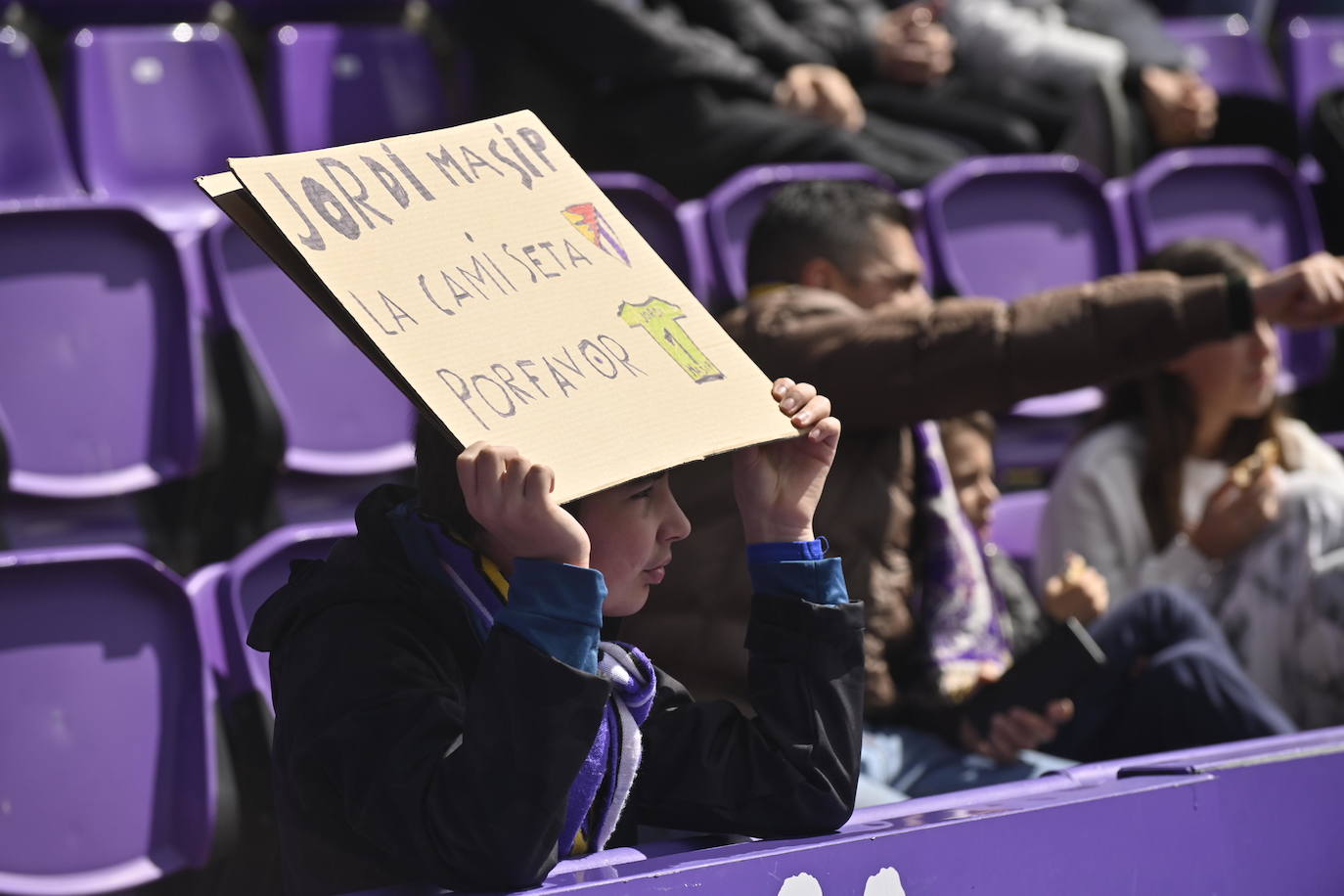 Búscate en la grada del estadio José Zorrilla (1/4)