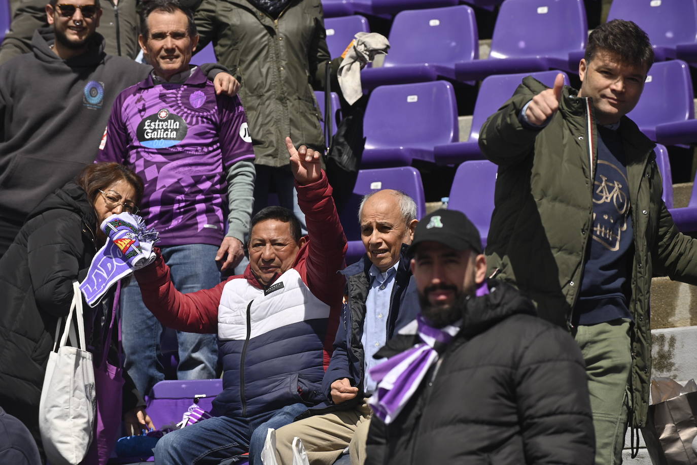 Búscate en la grada del estadio José Zorrilla (1/4)